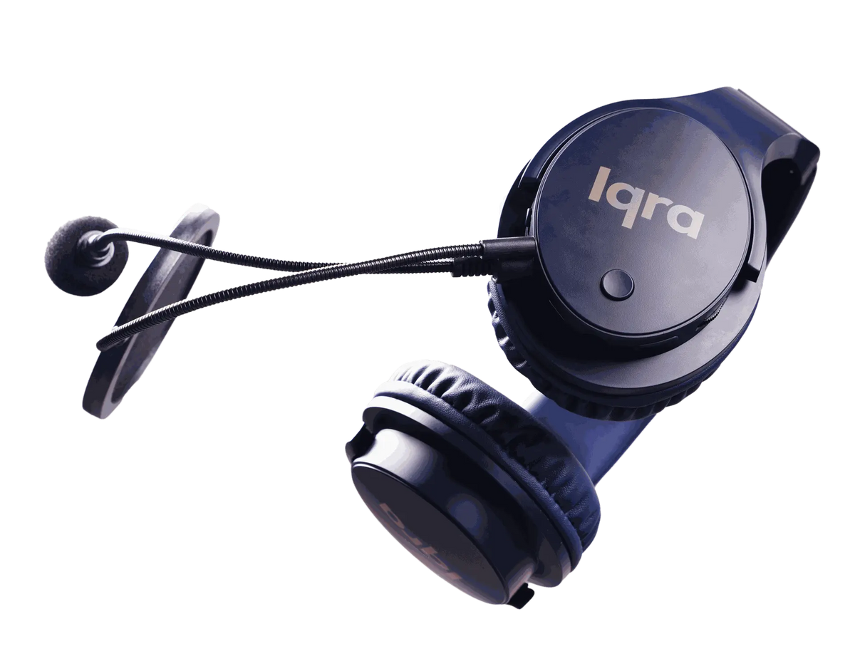 Iqra Studio Silver — Front with mic and pop filter